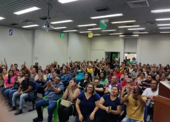 Enfermeiros da Capital aprovam greve geral na noite desta quinta-feira