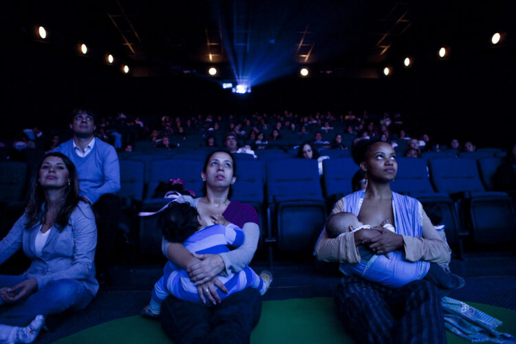 Primeiro CineMaterna de 2023 exibirá “O pior vizinho do mundo”