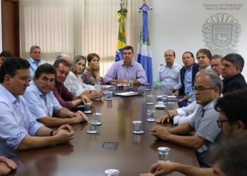 Com um viés municipalista, governador recebe pedidos e demandas de prefeitos