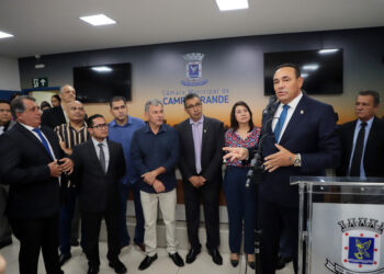 Câmara Municipal empossa Luiza Ribeiro e Ademir Santana como vereadores