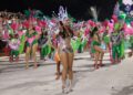 Primeira noite de desfiles das escolas de samba emociona público na Capital