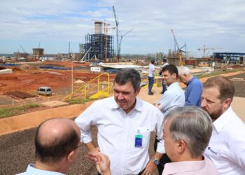 Riedel e secretários visitam fábrica da Suzano em Ribas e destacam futuro de prosperidade