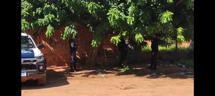 Corpo queimando em meio ao mato é encontrado no Santa Emília