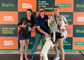 Para incentivar Carnaval mais saudável, Unimed CG montou pit stop com água de coco e água mineral