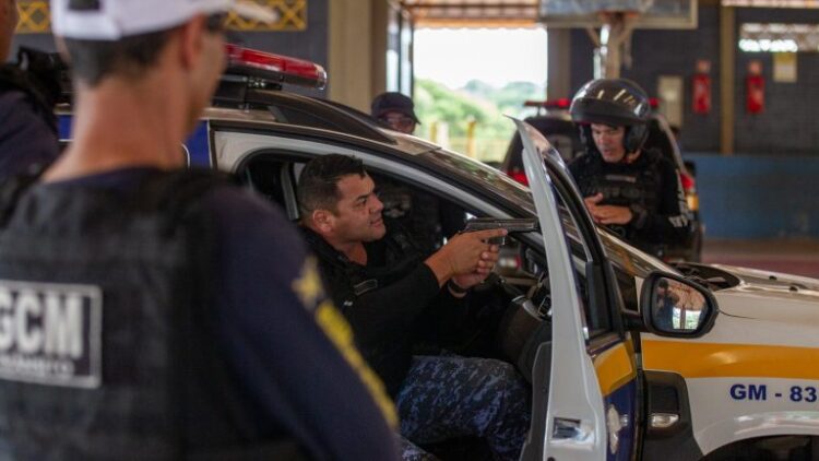 Treinamento é feito com guardas municipais para atuarem igual à polícia e outros órgãos de segurança