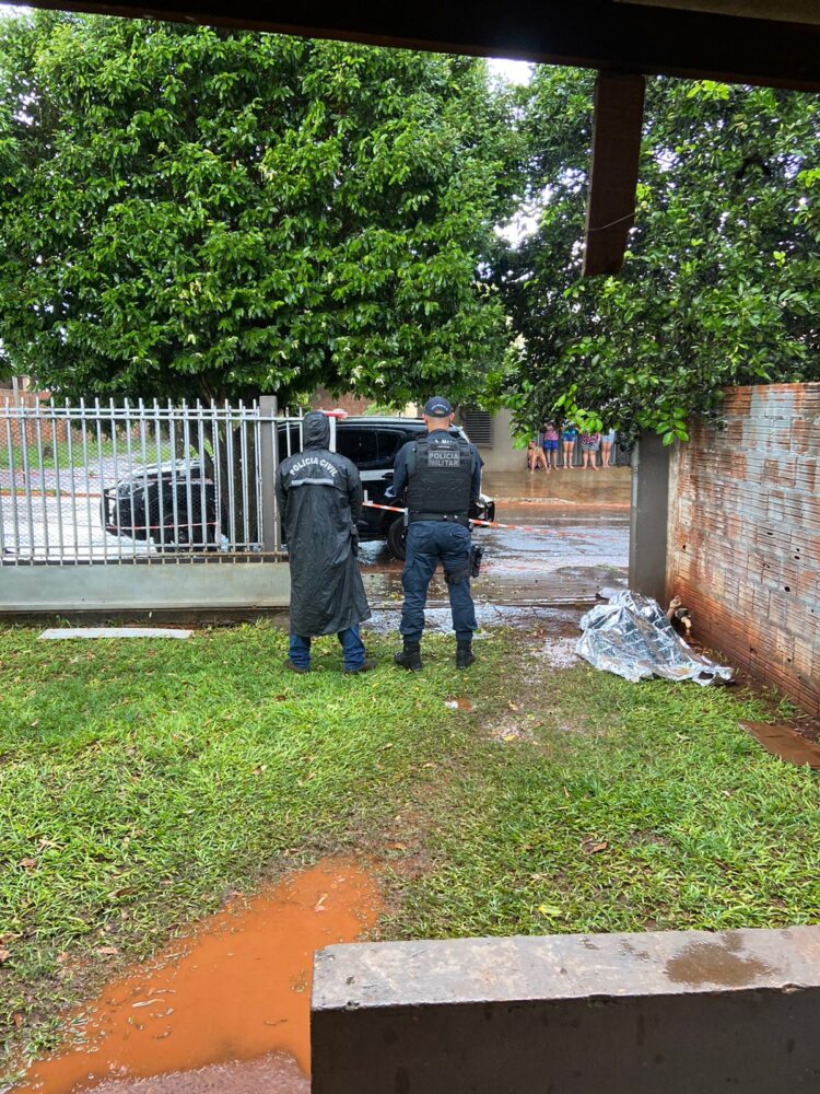 Autor de homicídio é preso dormindo com arma do crime embaixo do colchão