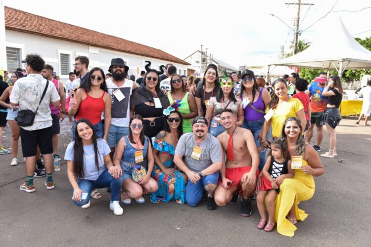 Com apoio da Prefeitura, blocos e desfiles das escolas reúnem mais de 85 mil foliões