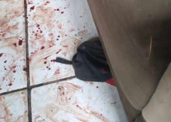 Deu ruim pra 2 ladrões: Idoso de 70 anos usa aquele facão guardado e maceta os bandidos