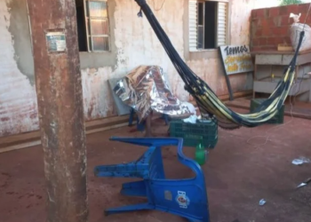 Homem que matou outro com machadinho e faca durante bebedeira é preso