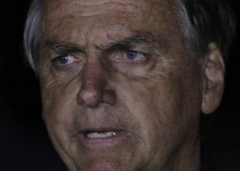 Bolsonaro volta a questionar derrota e diz que ‘governo Lula não vai durar’