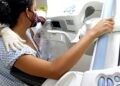 Com agendamento facilitado, mulheres saem com data da mamografia nas mãos na Capital
