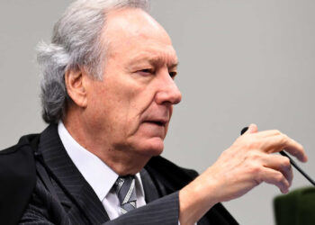 Lewandowski encerra três ações contra Lula que estavam suspensas