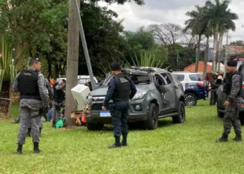 Em ocorrência, viatura do Choque capota na Afonso Pena e deixa dois policiais feridos