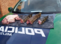 Campo-grandenses são presos com 3 jacarés e 1 quati abatidos, pistola, rifle e munições