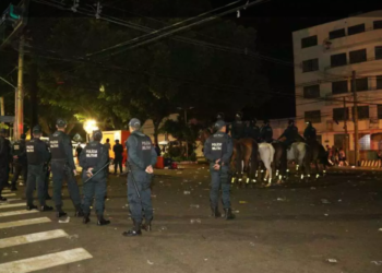 PM esvazia público do Carnaval e em certo momento usa balas de borracha e gás lacrimogênio