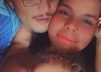 Mulher é morta pelo ex-marido a golpes de faca na frente da filha de 2 anos
