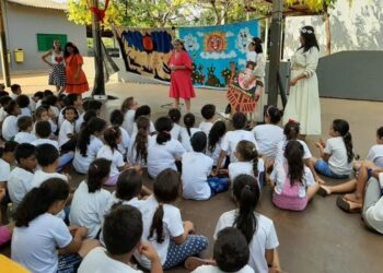 Saiba como ajudar crianças, adolescentes e idosos por meio do imposto de renda