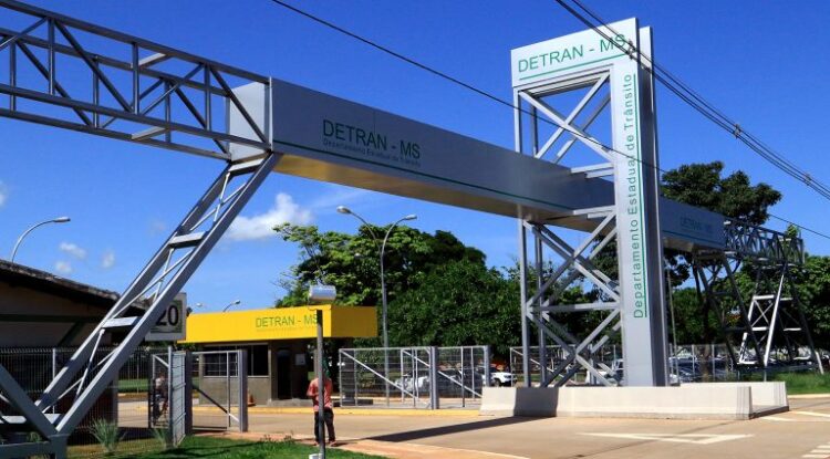 Detran alerta população sobre falsa autoescola e site criado para aplicar golpe da CNH