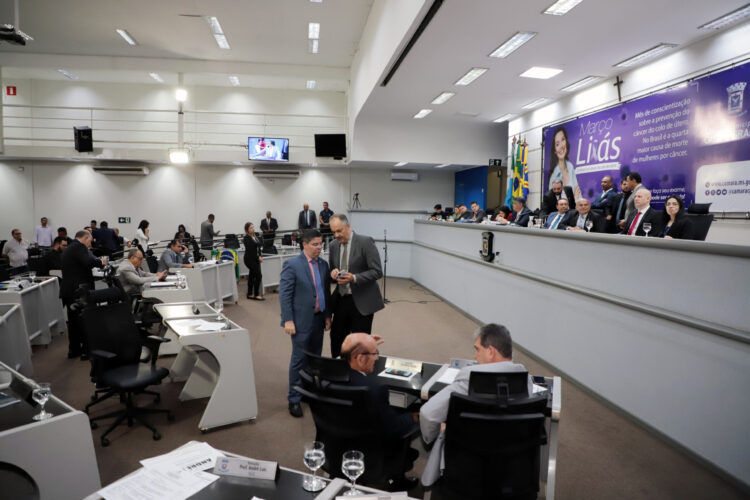 Vereadores votam oito projetos de lei na sessão desta quinta-feira