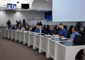 Vereadores cobram agilidade para concluir 34 obras e vigilância em construções paralisadas