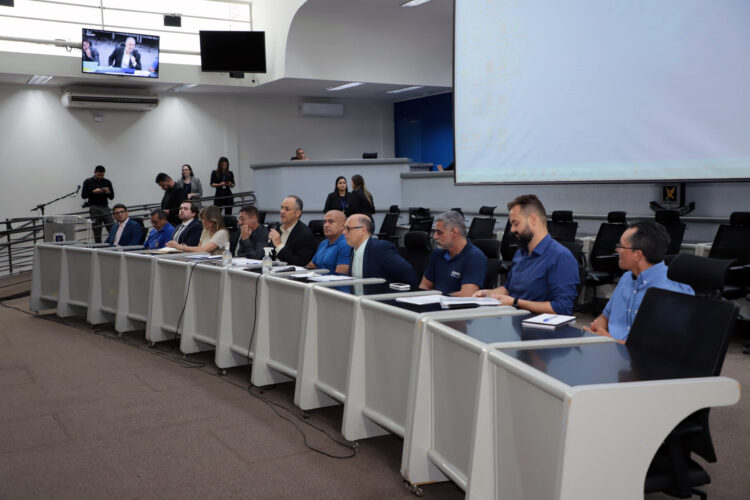 Vereadores cobram agilidade para concluir 34 obras e vigilância em construções paralisadas