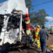 Colisão entre 2 carretas na BR-163 deixa motorista preso às ferragens em Campo Grande