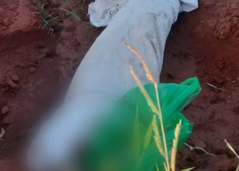 Corpo com sinais de tortura e enrolado em plástico filme é encontrado na fronteira