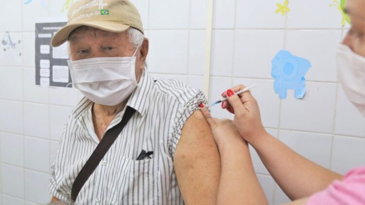 Campo Grande amplia aplicação da vacina bivalente para idosos de 68 anos ou mais