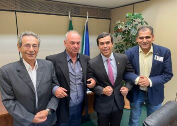 Em Brasília, Betinho visita Beto Pereira em busca de asfalto e apoio a associação que recicla eletrônicos