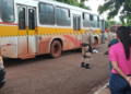 Motociclista morre ao ir parar embaixo de ônibus escolar ao fazer ultrapassagem em MS