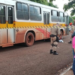 Motociclista morre ao ir parar embaixo de ônibus escolar ao fazer ultrapassagem em MS