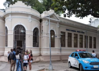 Outro adolescente é apreendido, após entrar com faca em escola e esfaquear colega