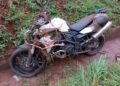 Moto BMW com placa de Dourados cai em valeta e motociclista morre