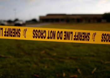 Menina de 3 anos mata irmã de 4, após encontrar arma carregada