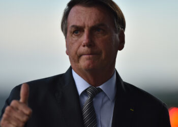 ‘Não vou liderar nenhuma oposição’, diz Bolsonaro ao voltar para o Brasil