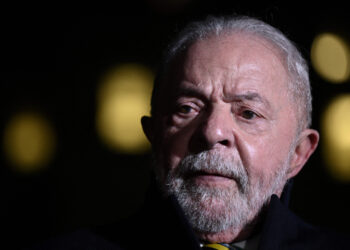 Empresas de aplicativos exploram trabalhadores como nunca, diz Lula