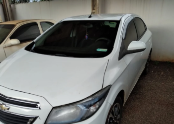 Haitiano perde Onix ao trocar por terreno de golpista e polícia consegue recuperar carro