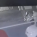 Atiradores em carro branco matam agente penitenciário em frente à casa dos pais