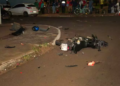 Motociclista de 18 anos perde a vida em colisão com caminhão baú e carro na Capital