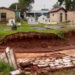 Chuva “que não para” em MS derruba até muro do cemitério em Rochedo