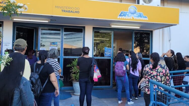 Funsat abre semana com mais de 1.800 vagas de emprego na Capital
