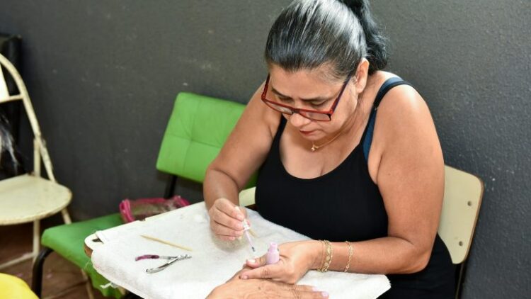 Prefeitura abre inscrições para curso gratuito de manicure e pedicure