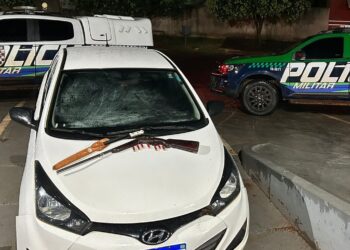 Com espingarda e munições, garçom foge de policiais em Hyundai HB20 por ruas de cidade