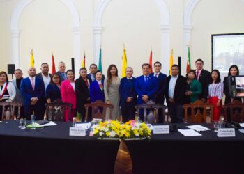 Parlamentares de oito países amazônicos debatem conservação e desenvolvimento sustentável em Belém