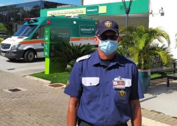 Vigilante de hospital socorre criança em convulsão e diz: “Era uma vida em risco e eu pude ajudar”