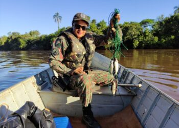 PM fiscaliza 71 pescadores em 27 embarcações e apreende diversos petrechos ilegais de pesca