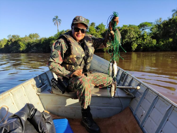 PM fiscaliza 71 pescadores em 27 embarcações e apreende diversos petrechos ilegais de pesca