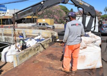 Prefeitura inicia recuperação da ponte sobre canal do Prosa danificada pela chuva
