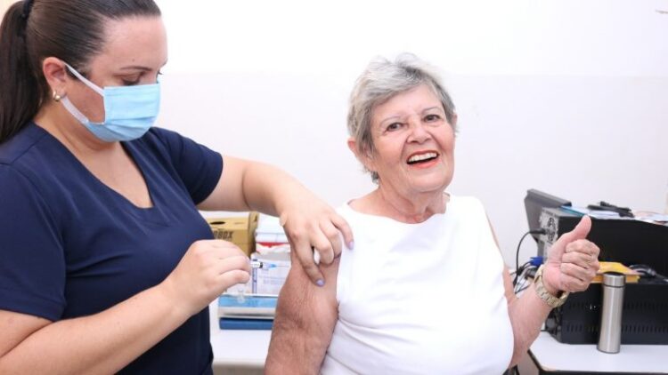 Liberada para todos os públicos prioritários, vacinação contra a Gripe acontece em mais de 70 locais
