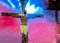 Sexta-feira Santa é marcada por emoção com encenação da Paixão de Cristo na Cidade da Páscoa